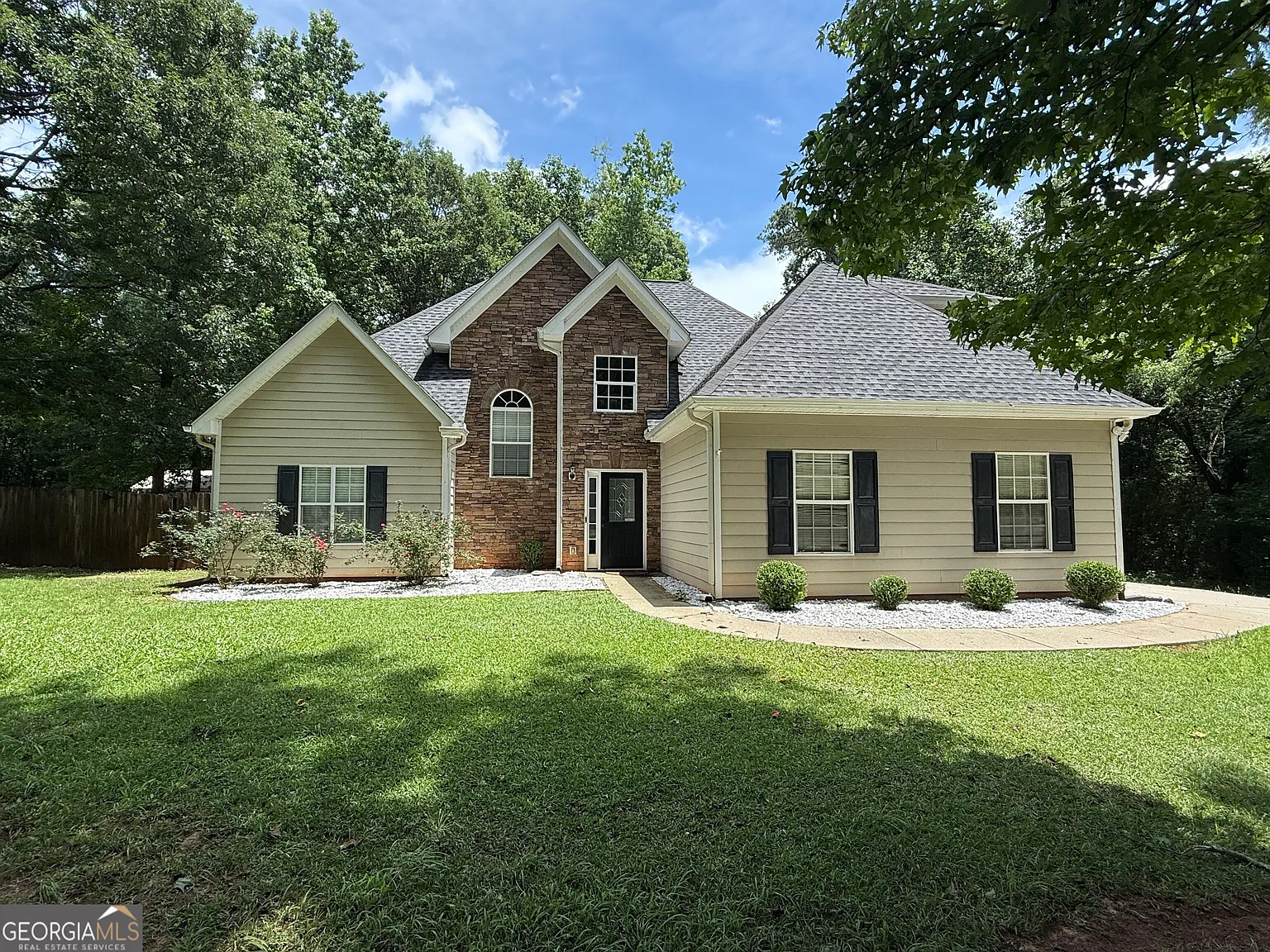 3 bed, 2.5 bath, 1773 sqft, $2,200 — Photo 1