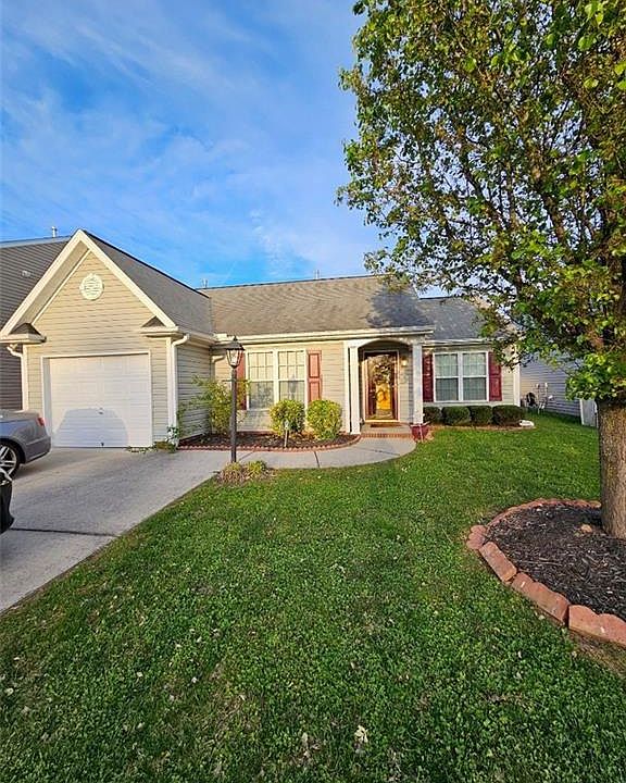1st image of 166 Larck Crest Ln