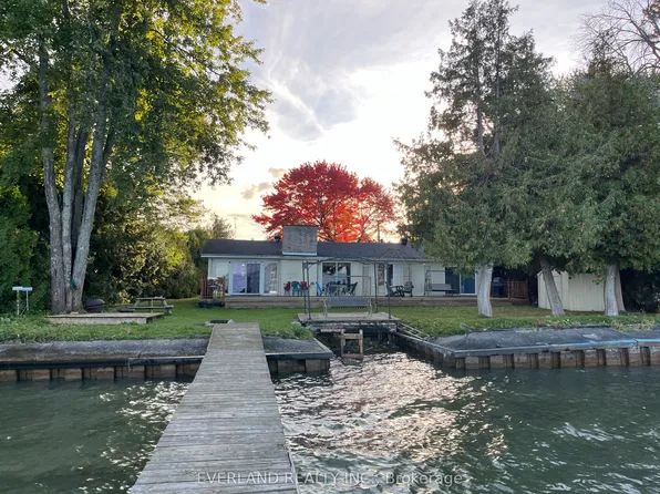 745 Harbour St, Innisfil, ON L0L 1R0