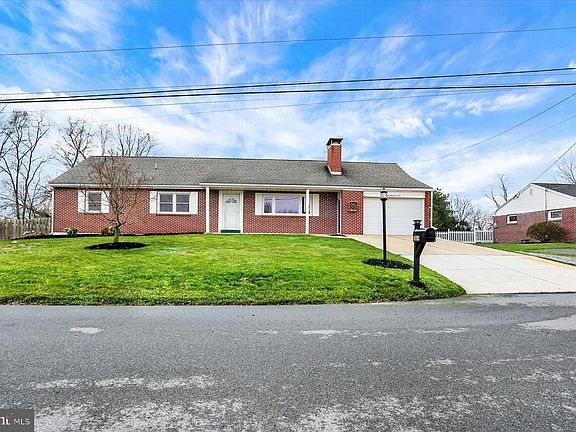2nd image of 5824 Mayfair Dr