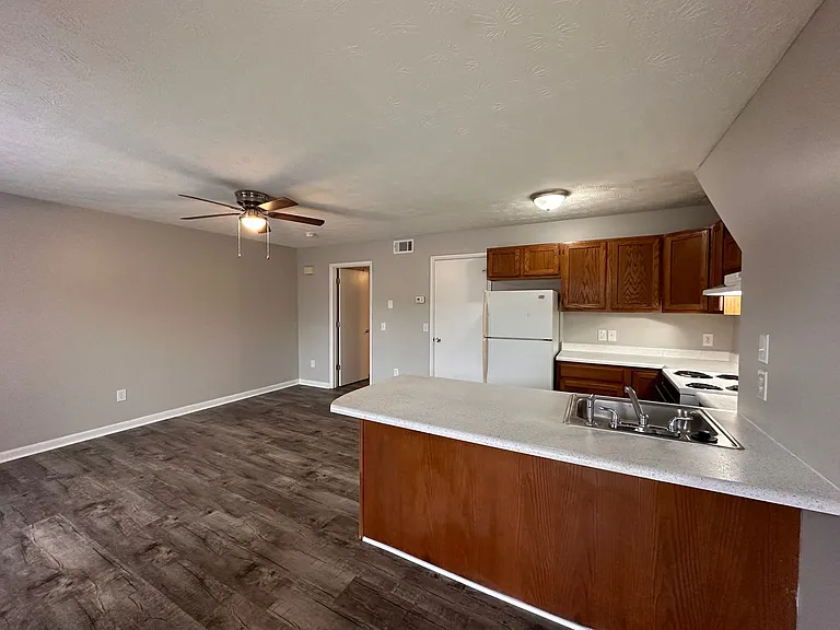 Lakeland Hills Apartment Homes — Photo 48