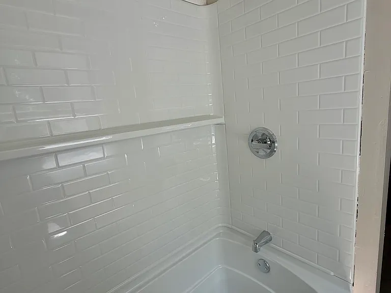 400B N Spring St — Photo 8