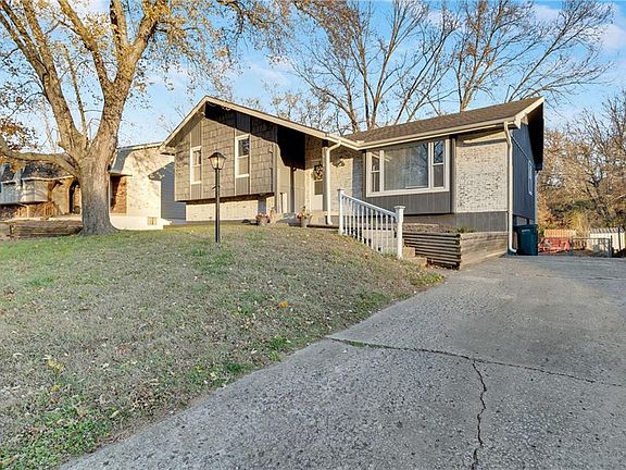2nd image of 5101 NW Woody Creek Ln