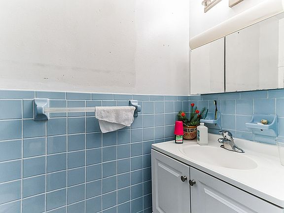 5th image of 807 Forest Ave