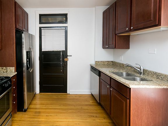 2nd image of 2110 W Ainslie St #N4