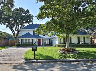 1633 Country Club Blvd, Sugar Land, TX 77478