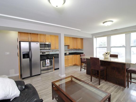 2nd image of 3106 W Leland Ave #G-4