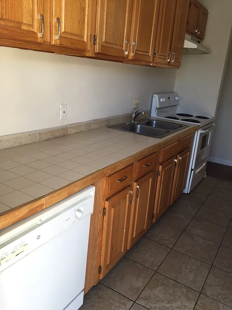 724 River St — Photo 2
