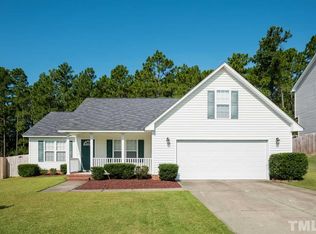 820 Bramblegate Rd, Hope Mills, NC 28348