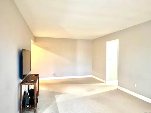 61 Maine Avenue #F14, Rockville Centre, NY 11570
