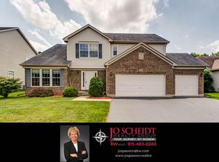 690 Manhattan Cir, Oswego, IL 60543