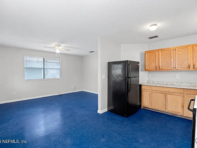850 Spearing St — Photo 10
