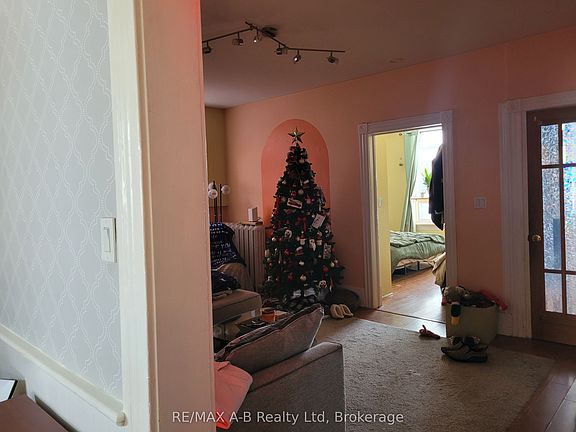 5th image of 190 Colborne St