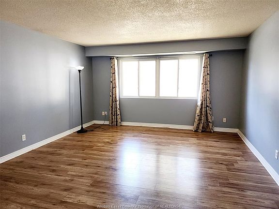 2nd image of 550 Park St W #6