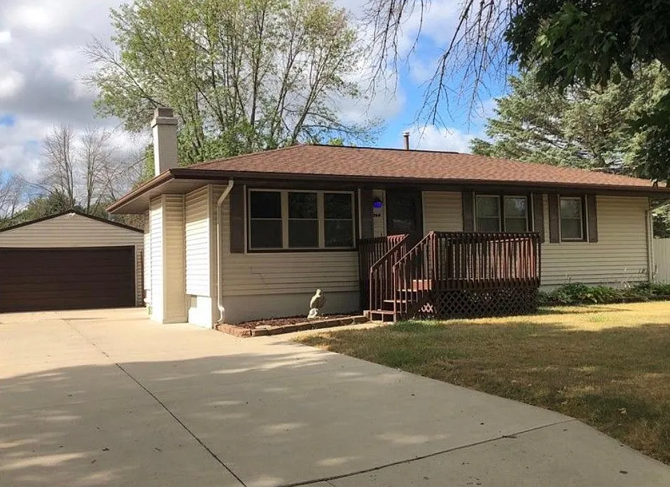 160 Waukee Ave