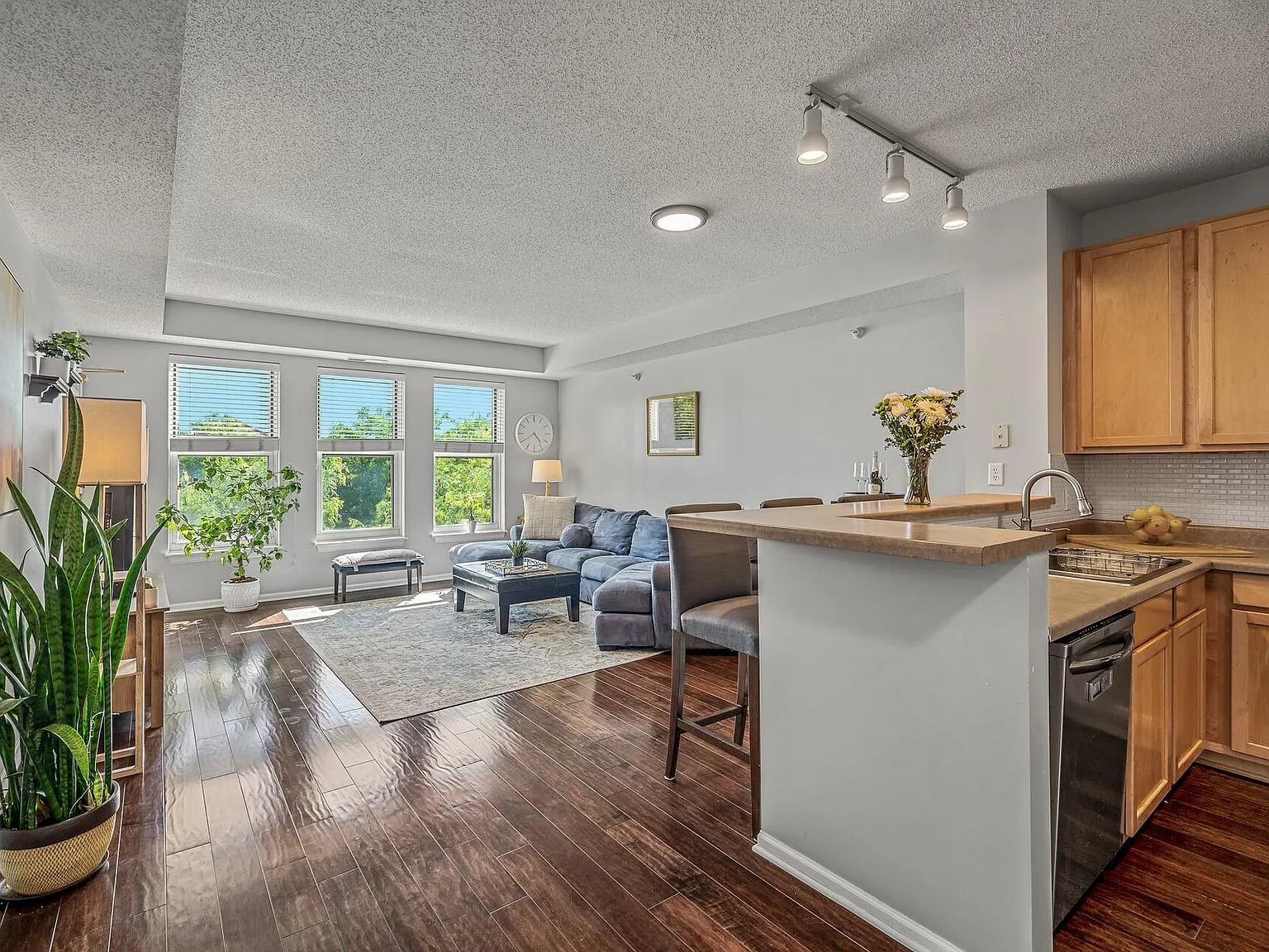 2 bed, 2.0 bath, 1025 sqft, $2,499 — Photo 1