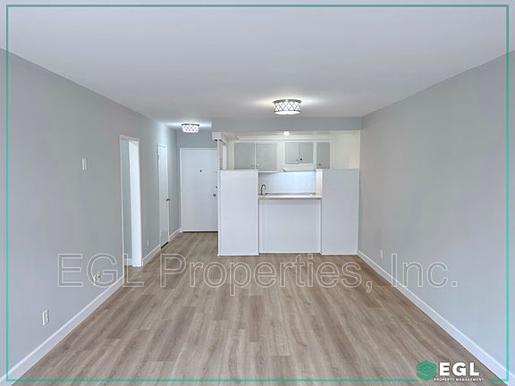 3rd image of 7235 Hollywood Blvd #W225