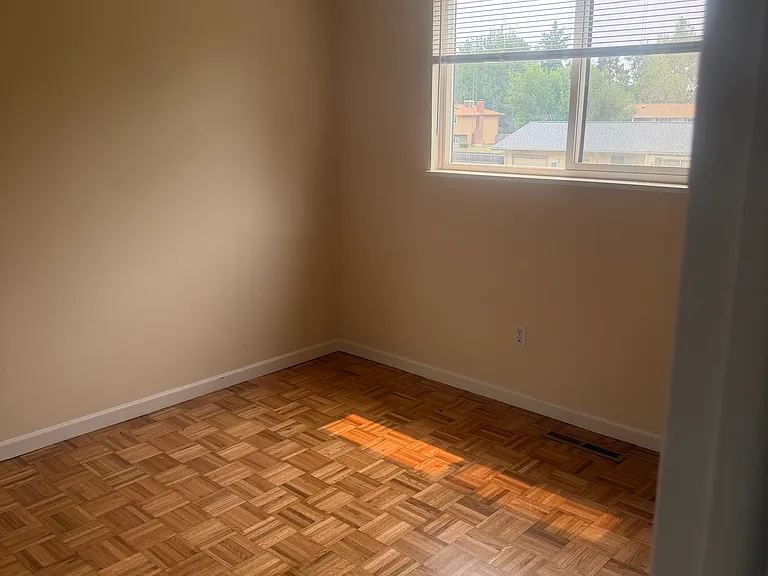 Second upstairs bedroom