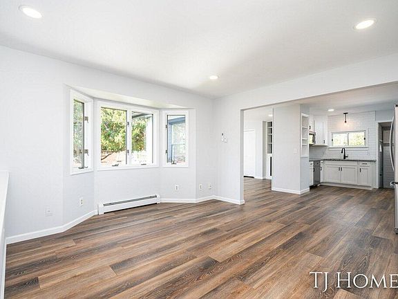4th image of 1822 Collingwood Ave SW