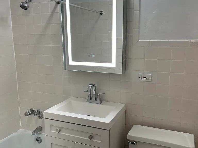 915 W Sheridan Rd #6 — Photo 11