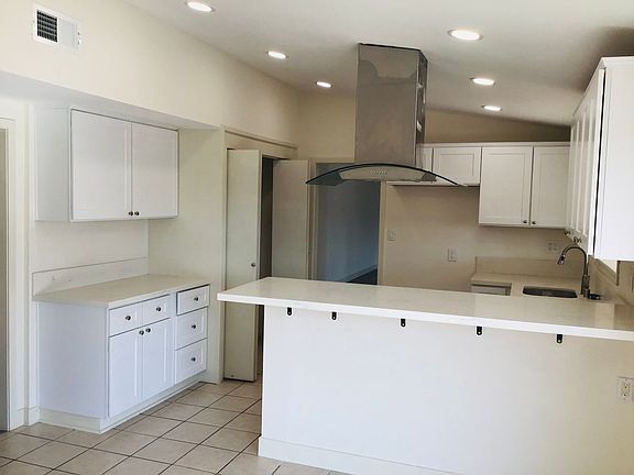 4th image of 1104 Skeel Dr