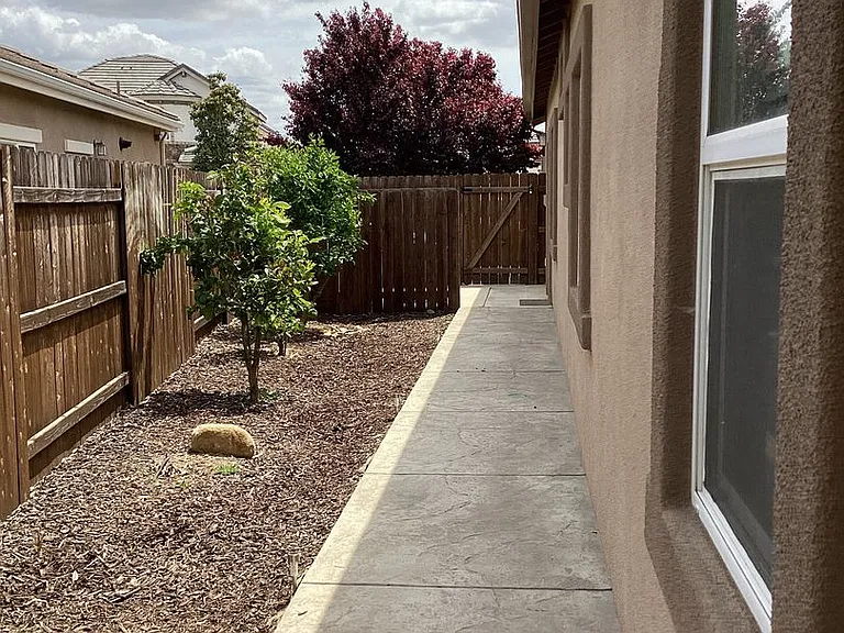 305 Hampton Dr — Photo 38