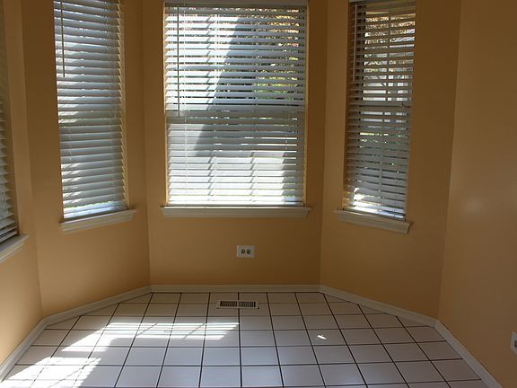 5th image of 204 Glasgow Ln #204