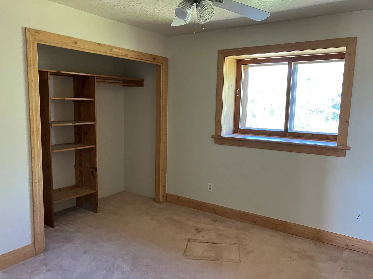 4 bed, 2.5 bath, 3339 sqft, $2,500 — Photo 4