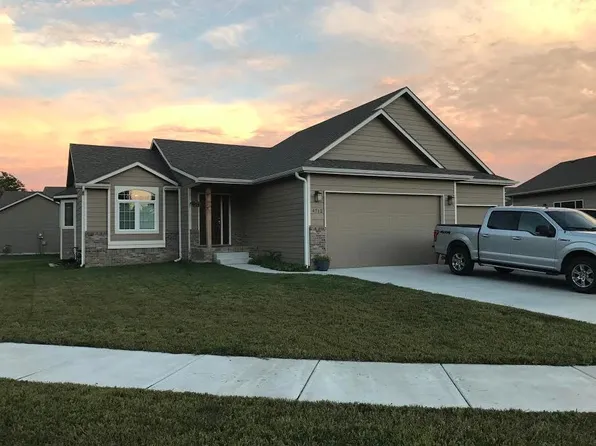 4712 Plumthicket Dr, Manhattan, KS 66503