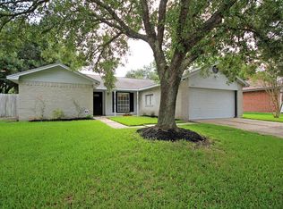 1115 W Brompton Dr, Pearland, TX 77584