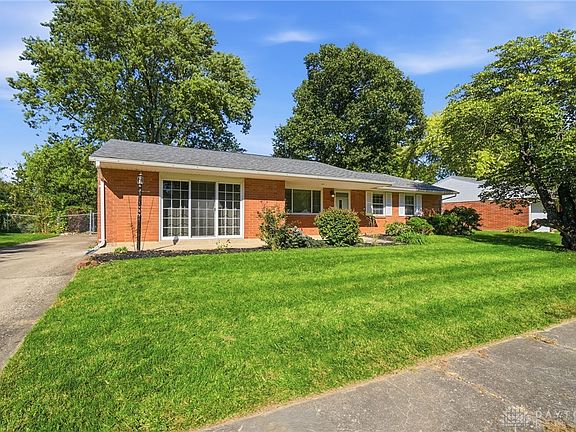 3rd image of 2525 Allenby Pl