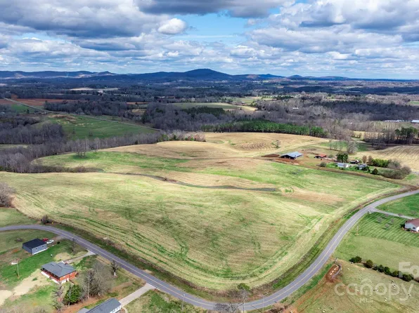 200 Keever Ln, Hiddenite, NC 28636