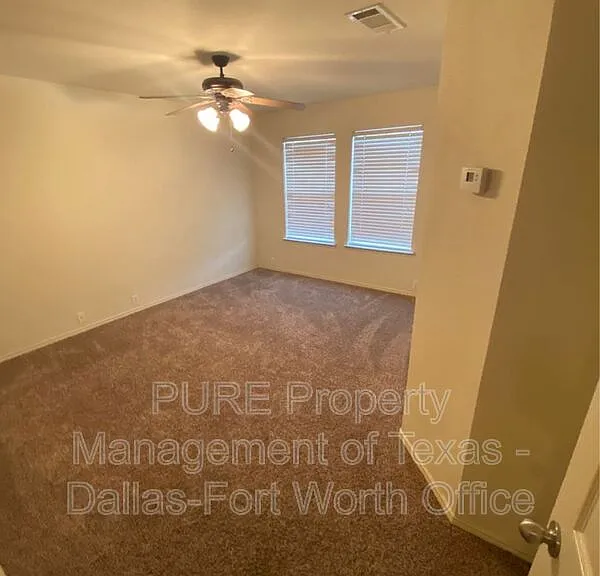2734 Hyde Park Dr — Photo 7