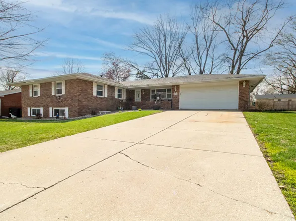 215 Foster Dr, Normal, IL 61761