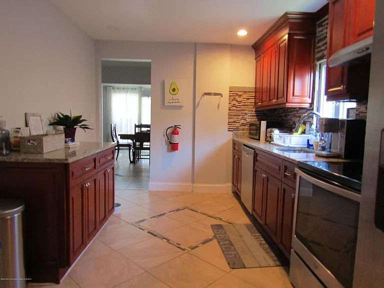 1726 Melrose Ave — Photo 10