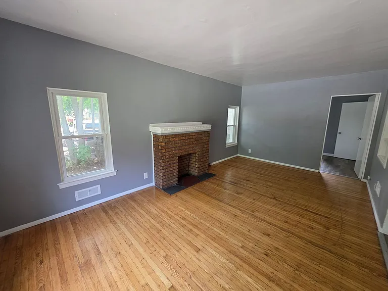 327 Glenwood Ave — Photo 7