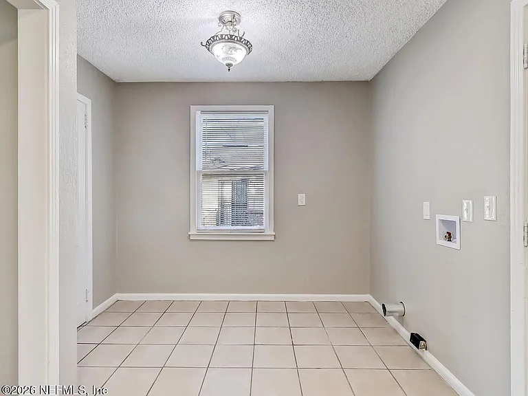 1901 Pullman Ct — Photo 14