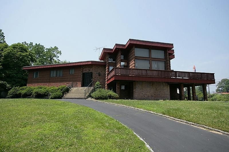 1st image of 21 Sound Beach Dr
