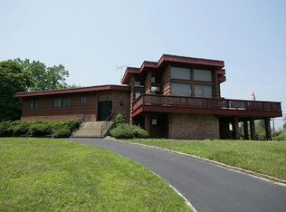 21 Sound Beach Dr, Glen Cove, NY 11542