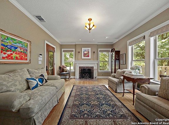 2nd image of 319 Cloverleaf Ave
