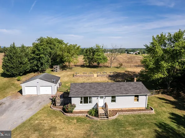 71 Pumphouse Rd, Taneytown, MD 21787
