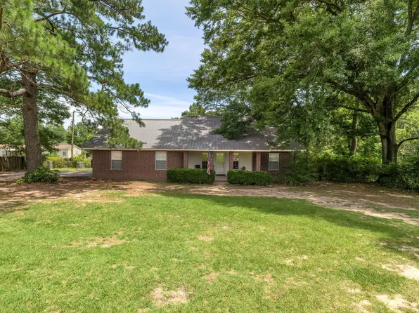 1725 Highway 588, Ellisville, MS 39437