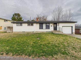 705 W Concord Ave, Grandview, WA 98930