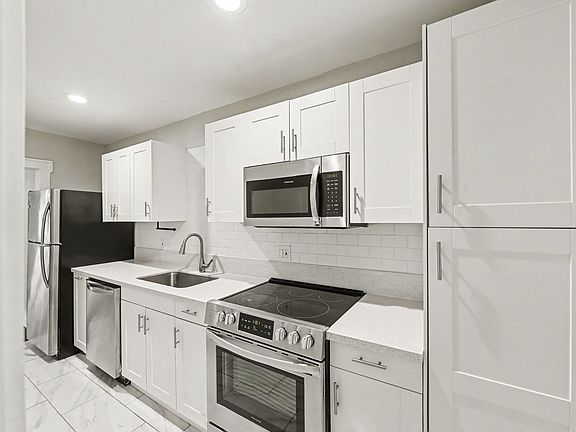 5th image of 2805-2807 Charlotte St #D584cfbf9