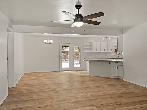 3rd image of 3207 N Pine Dr