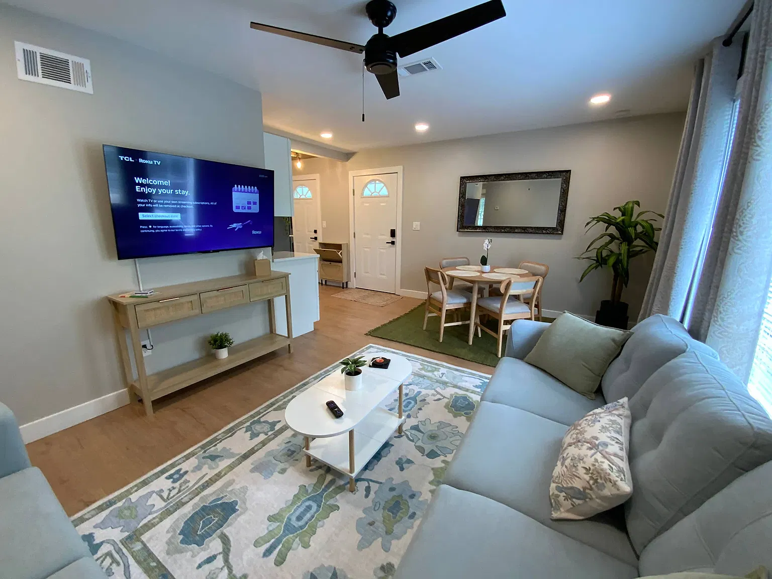 2 bed, 850 sqft, $1,900 — Photo 2