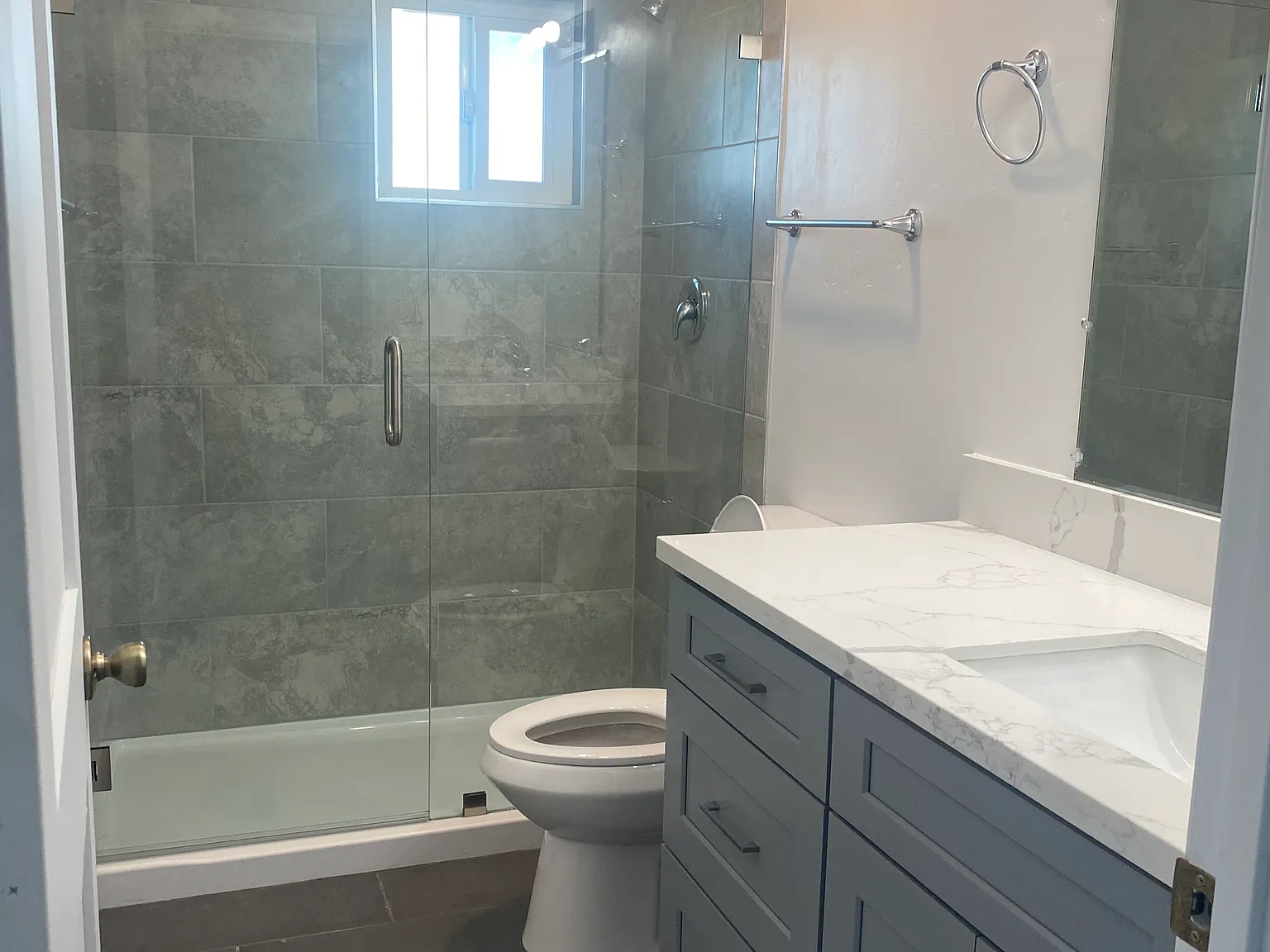 3 bed, 950 sqft, $3,250 — Photo 2