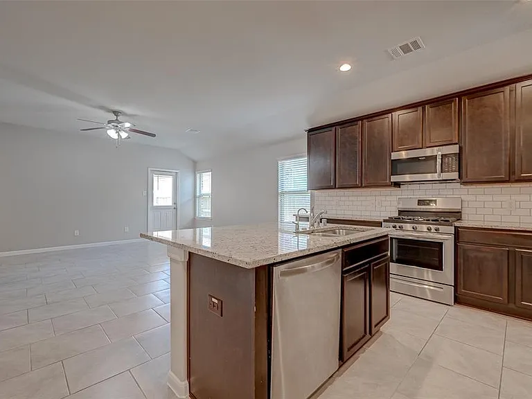 2206 Mirror Ridge Ct — Photo 13