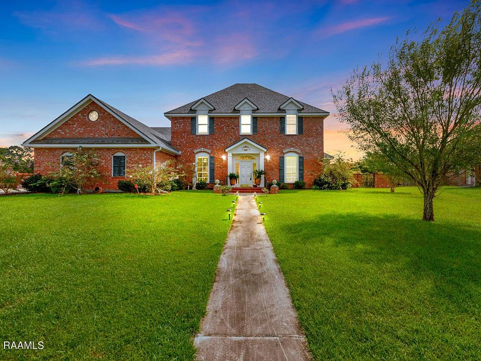 1st image of 1006 Oak Lake Dr