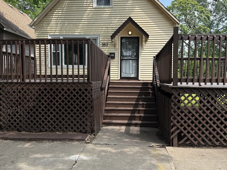352 W 116th St